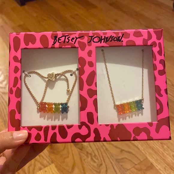 Betsey Johnson gummy bear bracelet and necklace box gift set - Picture 1 of 5